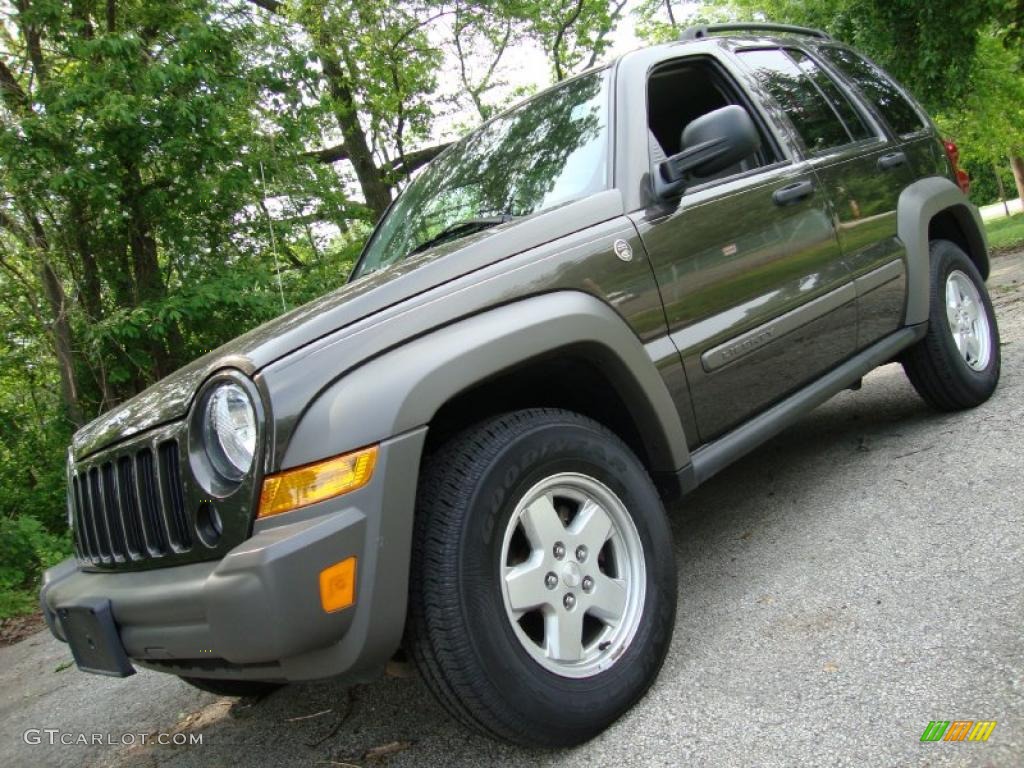 2006 Liberty Sport 4x4 - Deep Beryl Green Pearl / Medium Slate Gray photo #1