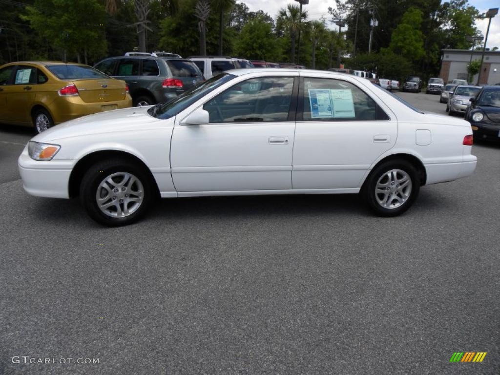 2001 Camry LE V6 - Super White / Sage photo #2