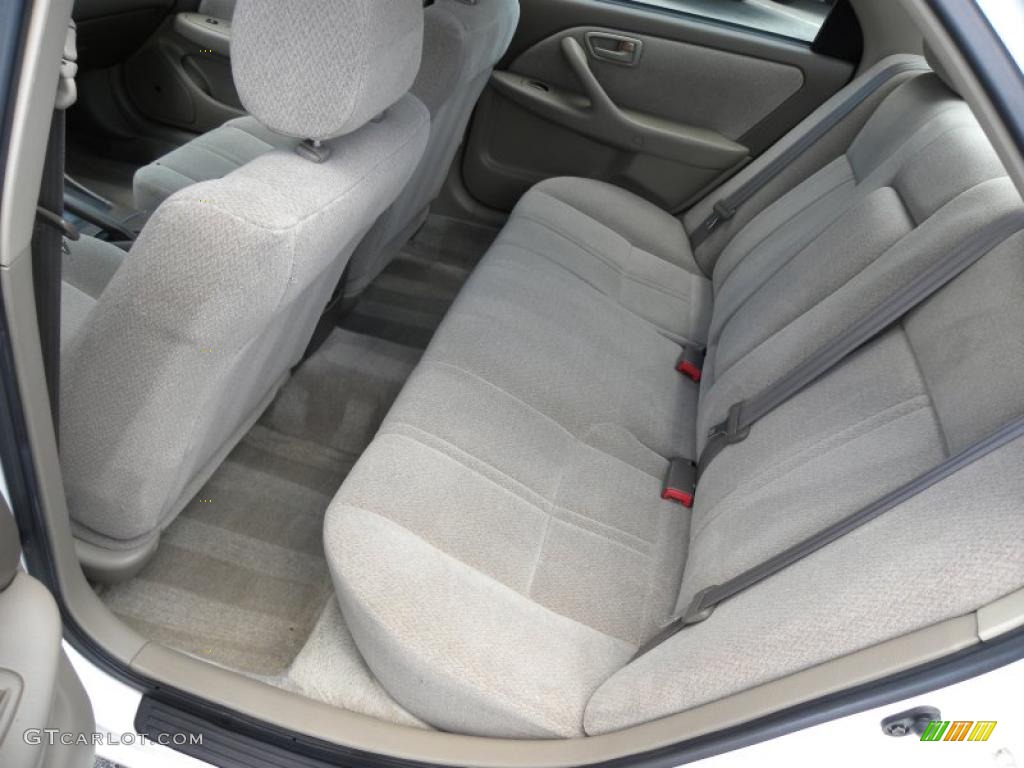 2001 Camry LE V6 - Super White / Sage photo #6