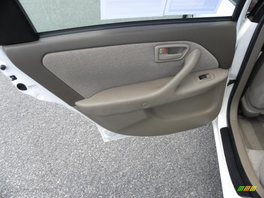 2001 Camry LE V6 - Super White / Sage photo #7