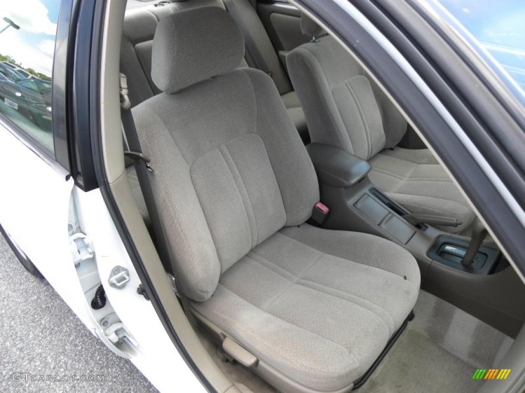 2001 Camry LE V6 - Super White / Sage photo #8
