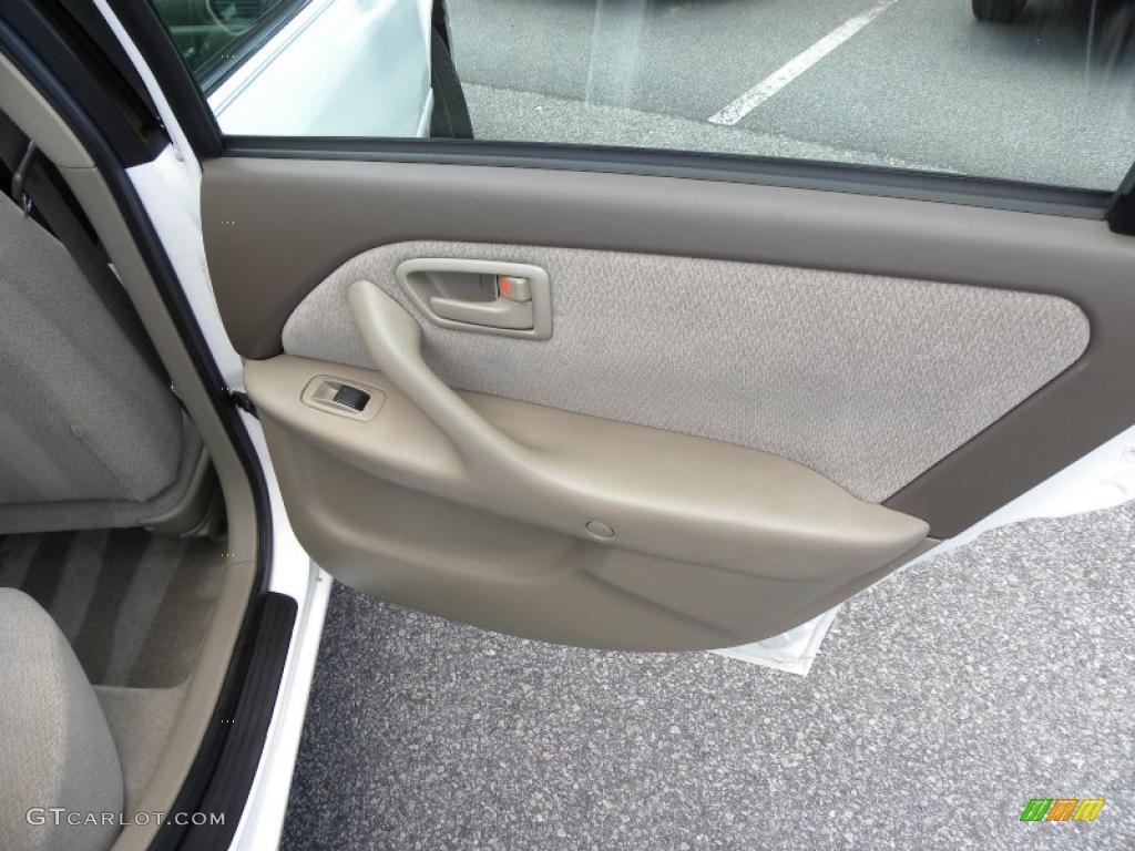 2001 Camry LE V6 - Super White / Sage photo #11