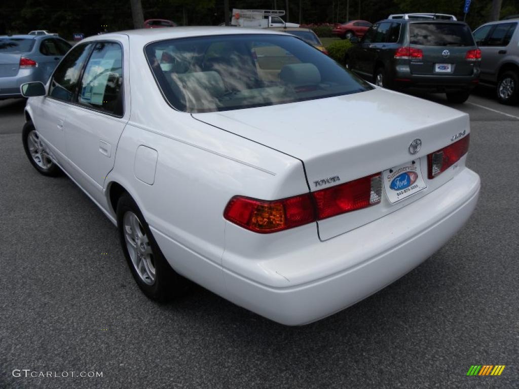 2001 Camry LE V6 - Super White / Sage photo #15
