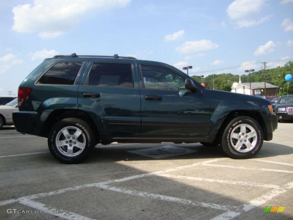 2005 Grand Cherokee Laredo 4x4 - Deep Beryl Green Pearl / Khaki photo #2