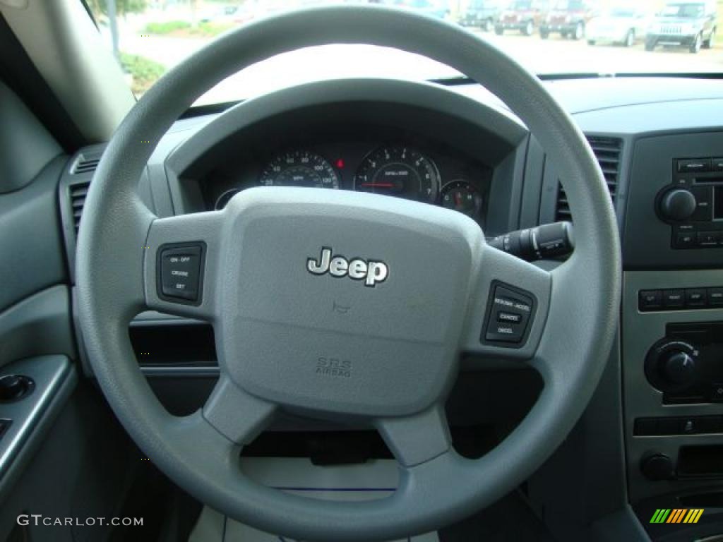 2005 Grand Cherokee Laredo 4x4 - Deep Beryl Green Pearl / Khaki photo #22