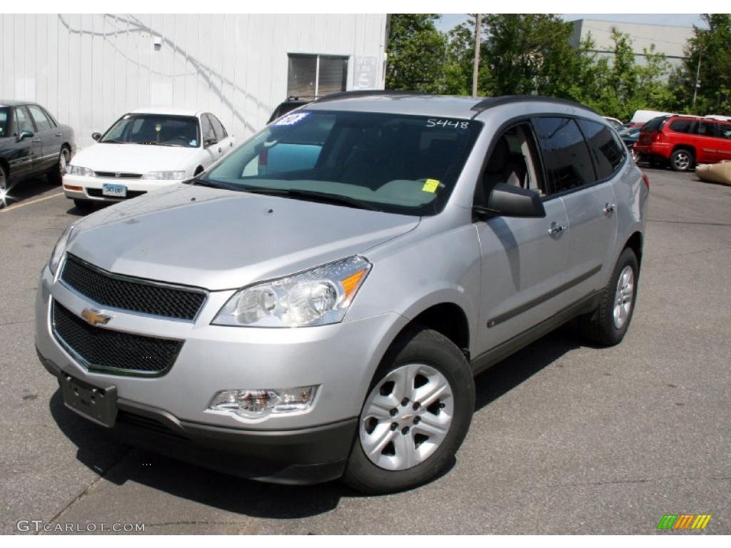 Silver Ice Metallic Chevrolet Traverse