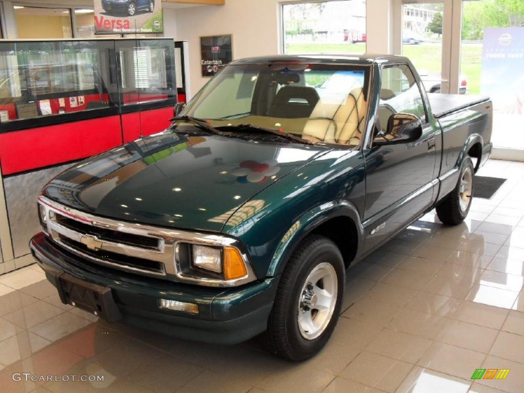 1997 S10 LS Regular Cab - Fairway Green Metallic / Beige photo #1