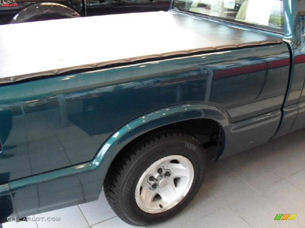 1997 S10 LS Regular Cab - Fairway Green Metallic / Beige photo #7