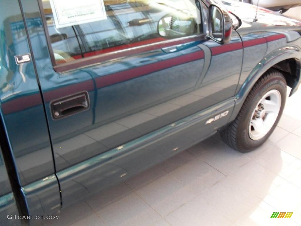 1997 S10 LS Regular Cab - Fairway Green Metallic / Beige photo #8