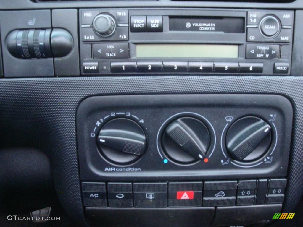 2001 Cabrio GLX - Desert Wind Metallic / Black photo #14