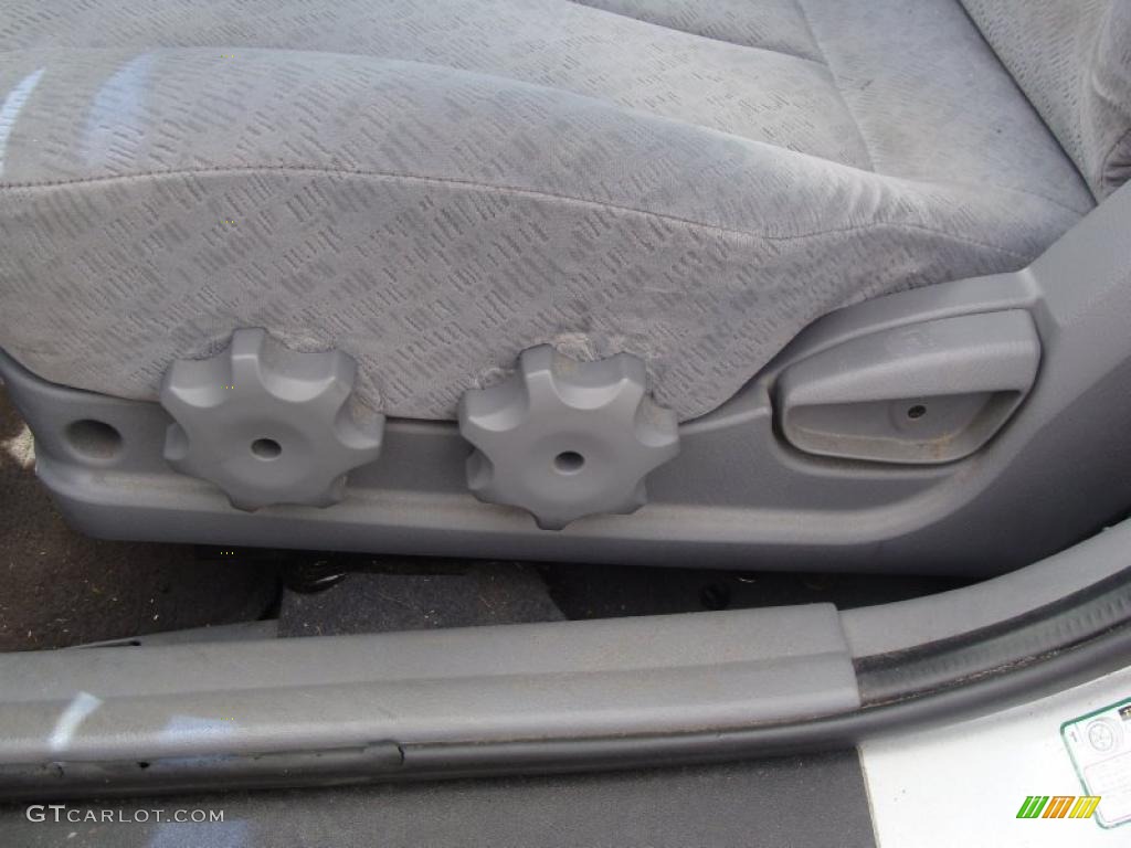 2004 Elantra GT Sedan - Sterling Silver / Gray photo #13