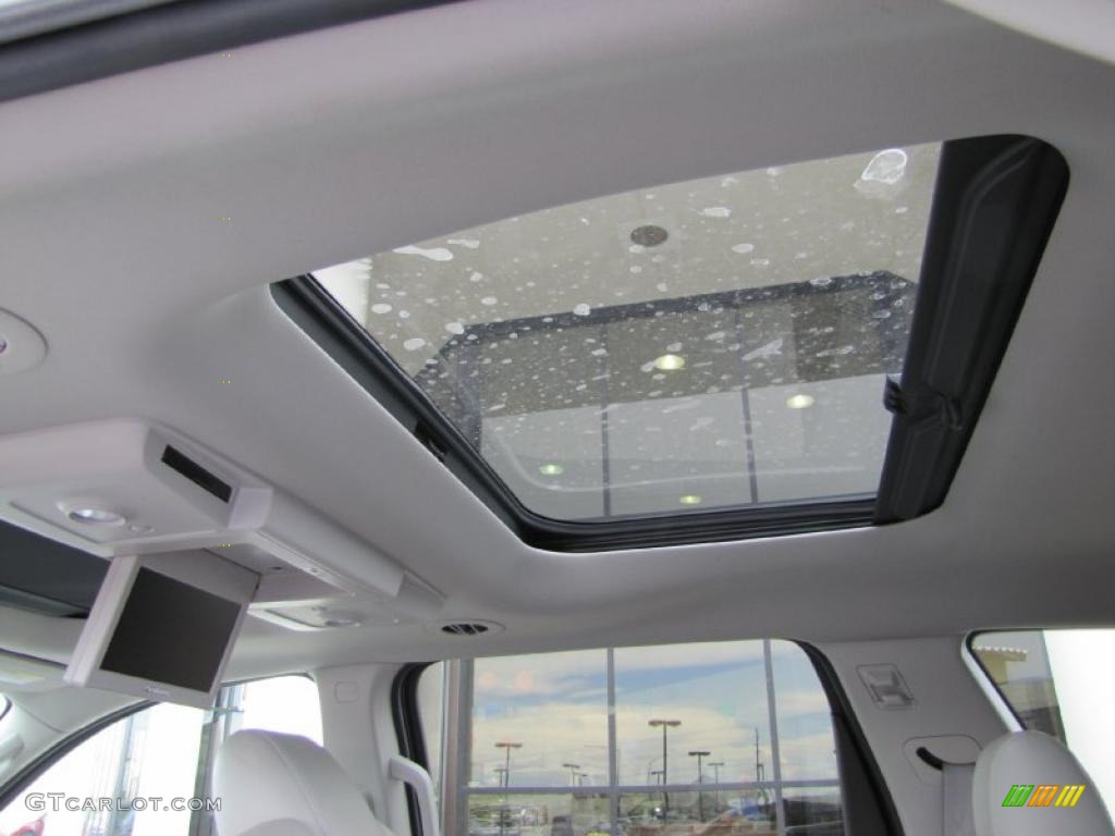 2010 Traverse LT AWD - Dark Cherry Metallic / Dark Gray/Light Gray photo #10