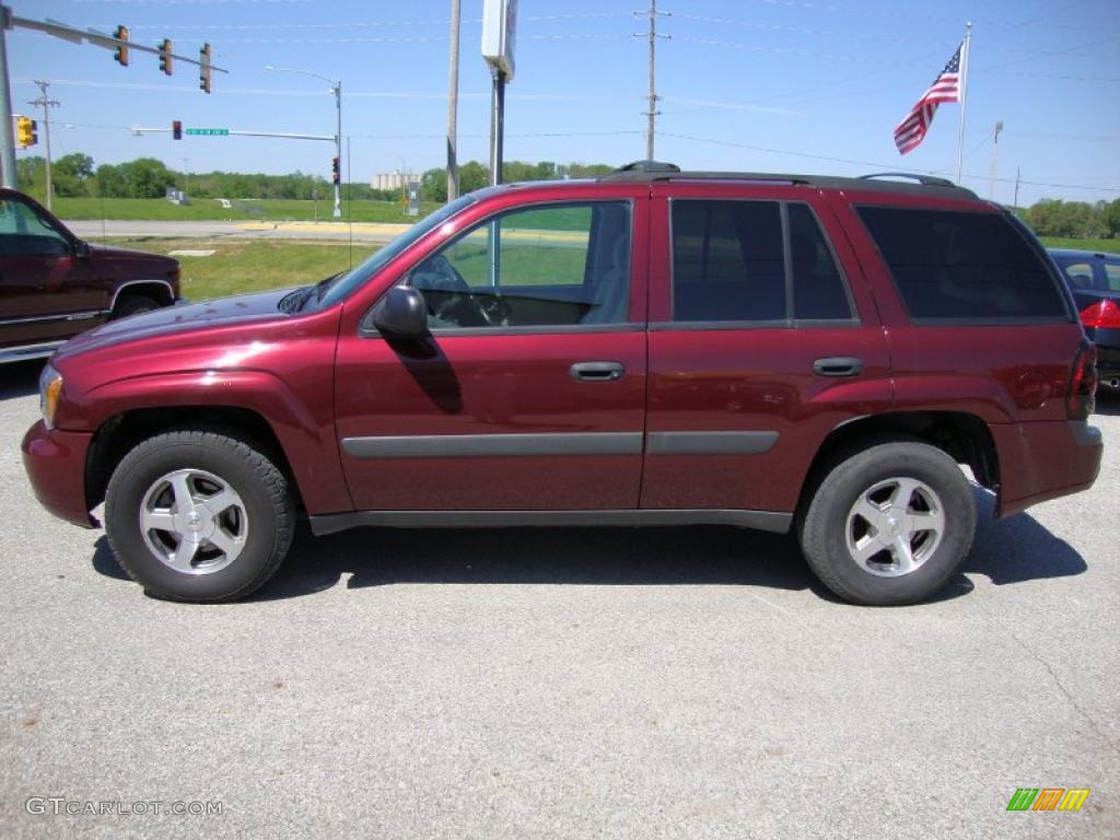 2005 TrailBlazer LS 4x4 - Majestic Red Metallic / Light Cashmere/Ebony photo #2