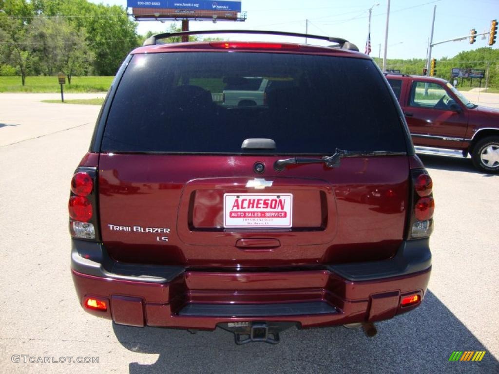 2005 TrailBlazer LS 4x4 - Majestic Red Metallic / Light Cashmere/Ebony photo #4