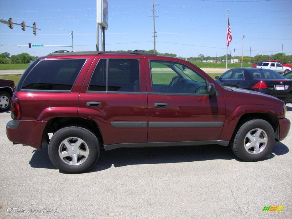 2005 TrailBlazer LS 4x4 - Majestic Red Metallic / Light Cashmere/Ebony photo #6