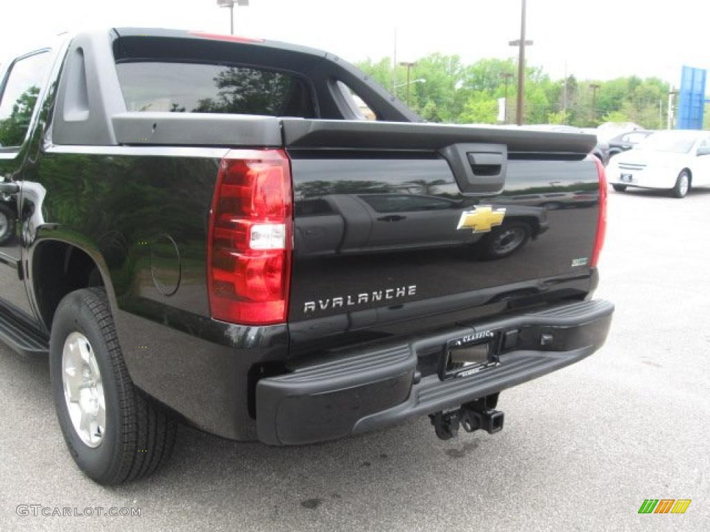 2010 Avalanche LS 4x4 - Black Granite Metallic / Ebony photo #5