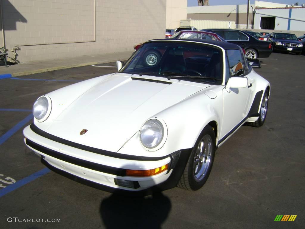 Grand Prix White Porsche 911