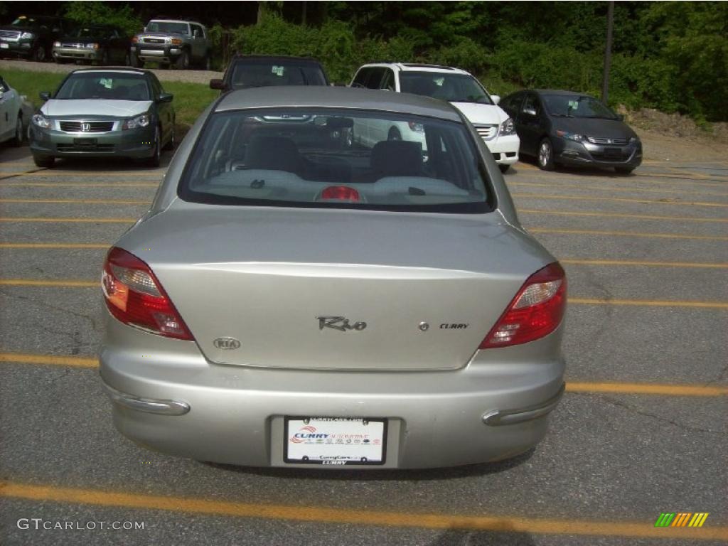 2001 Rio Sedan - Light Silver / Gray photo #22