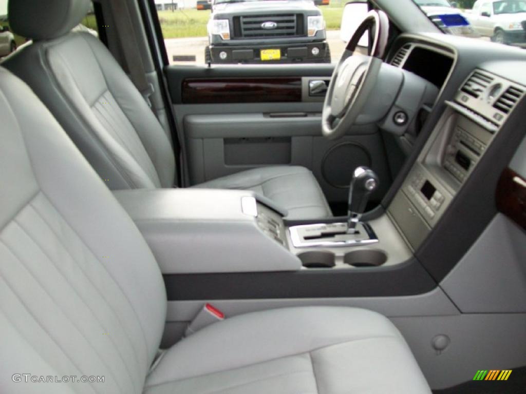 2006 Navigator Luxury 4x4 - Oxford White / Dove Grey photo #7