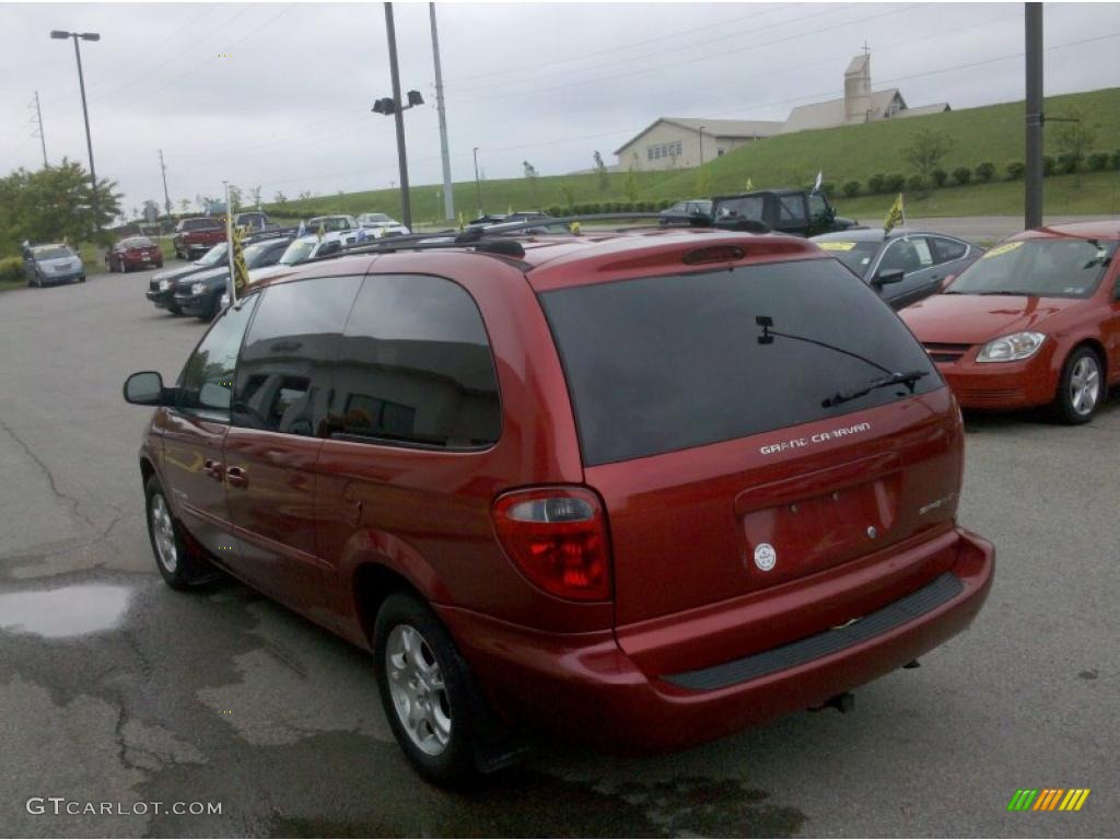 2001 Grand Caravan Sport - Dark Garnet Red Pearlcoat / Taupe photo #4