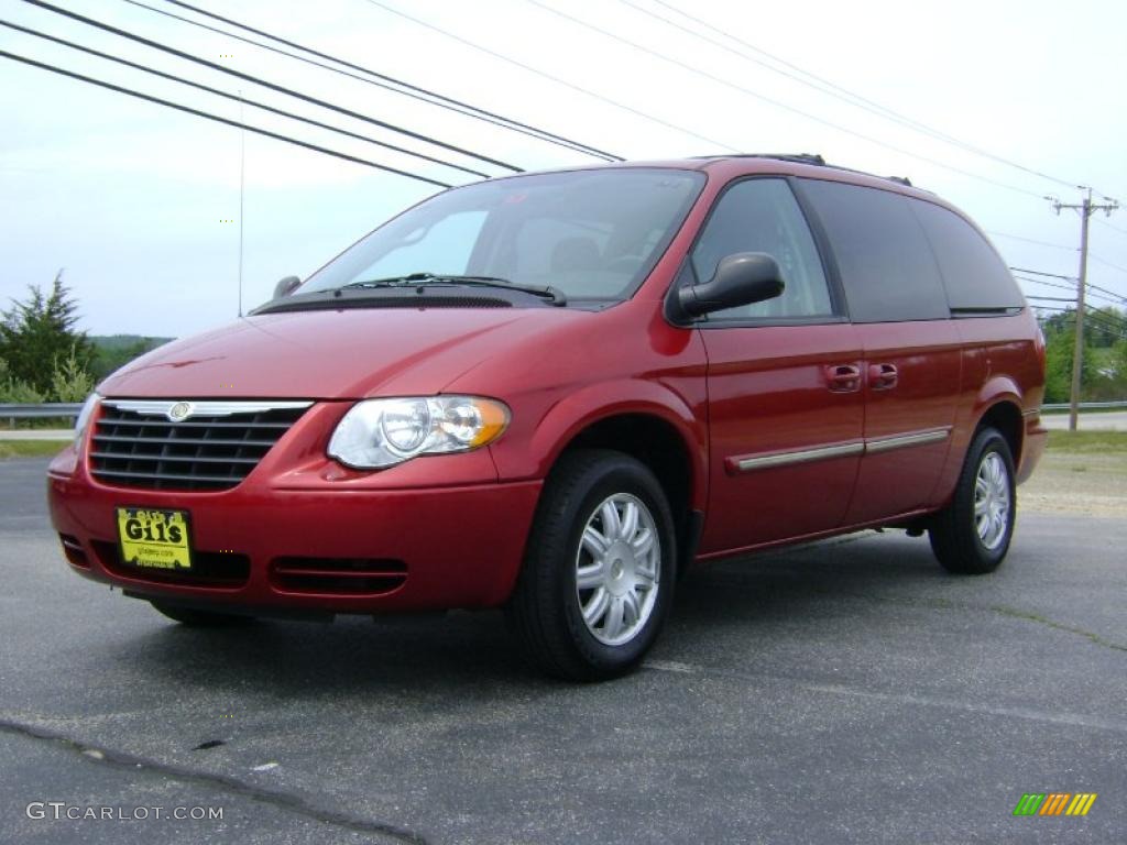 2007 Town & Country Touring - Inferno Red Crystal Pearl / Medium Slate Gray photo #3