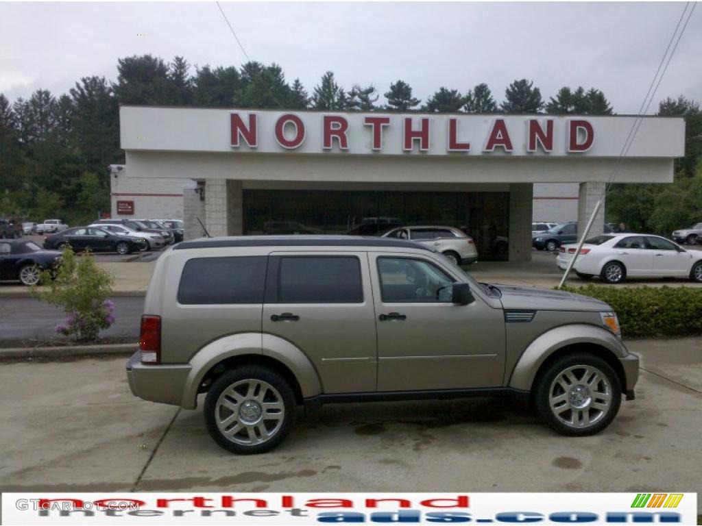 2007 Nitro SLT 4x4 - Light Khaki Metallic / Dark Khaki/Medium Khaki photo #1