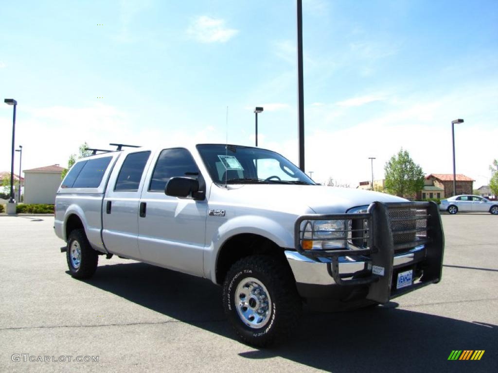 2004 F250 Super Duty XLT Crew Cab 4x4 - Silver Metallic / Medium Flint photo #2