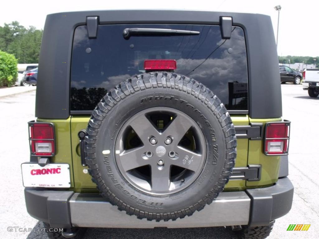 2010 Wrangler Unlimited Mountain Edition 4x4 - Rescue Green Metallic / Dark Slate Gray/Medium Slate Gray photo #7