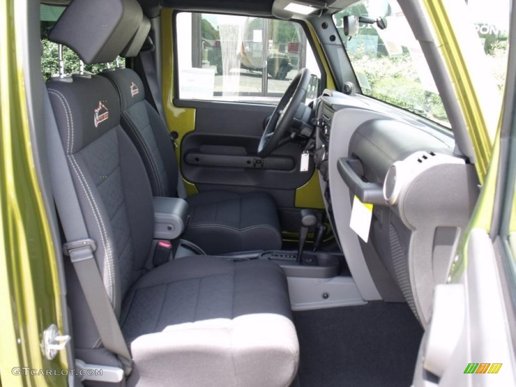 2010 Wrangler Unlimited Mountain Edition 4x4 - Rescue Green Metallic / Dark Slate Gray/Medium Slate Gray photo #16