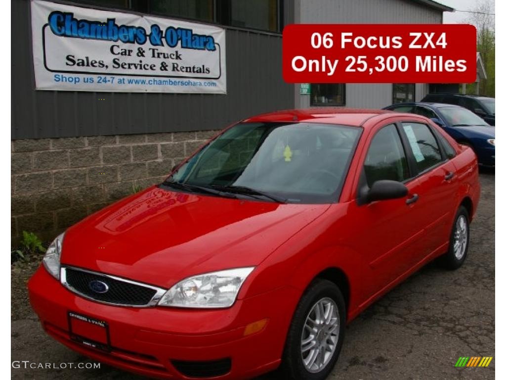 2006 Focus ZX4 SE Sedan - Infra-Red / Dark Flint/Light Flint photo #1