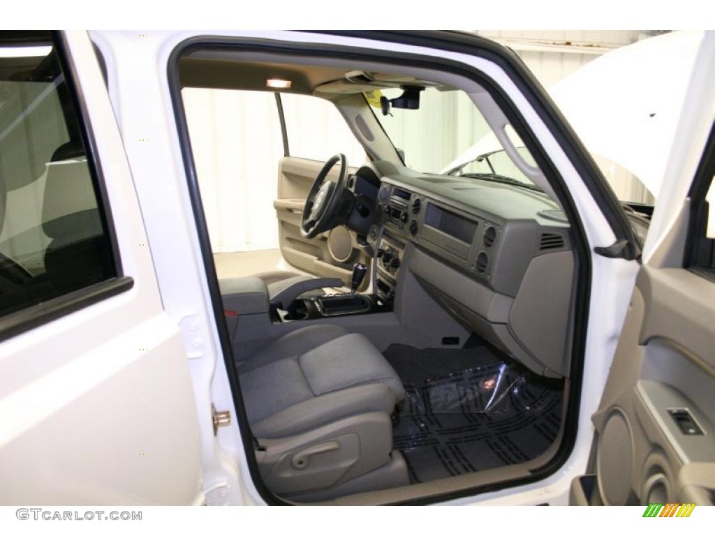 2006 Commander  - Stone White / Khaki photo #9