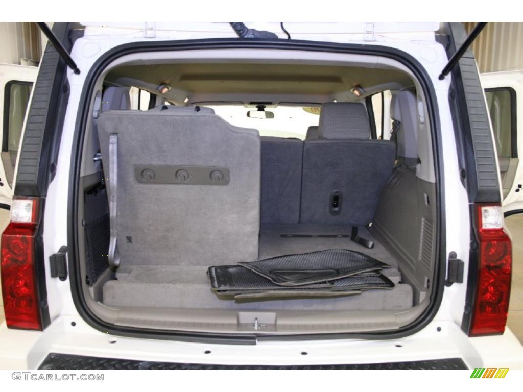 2006 Commander  - Stone White / Khaki photo #12