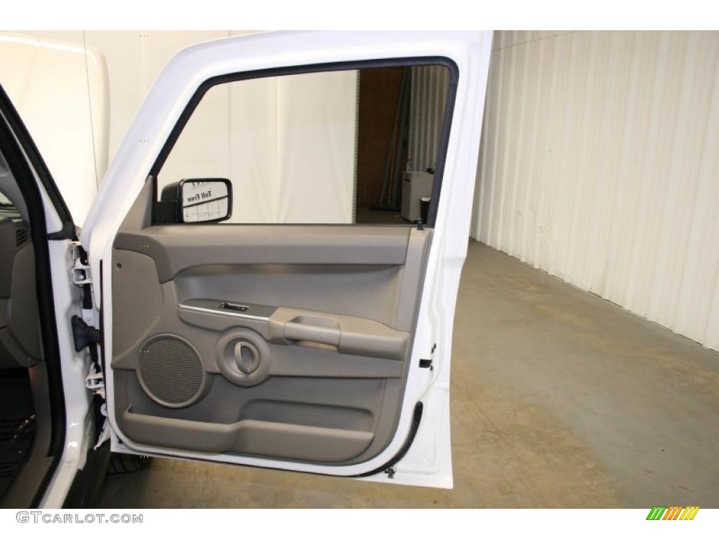 2006 Commander  - Stone White / Khaki photo #24