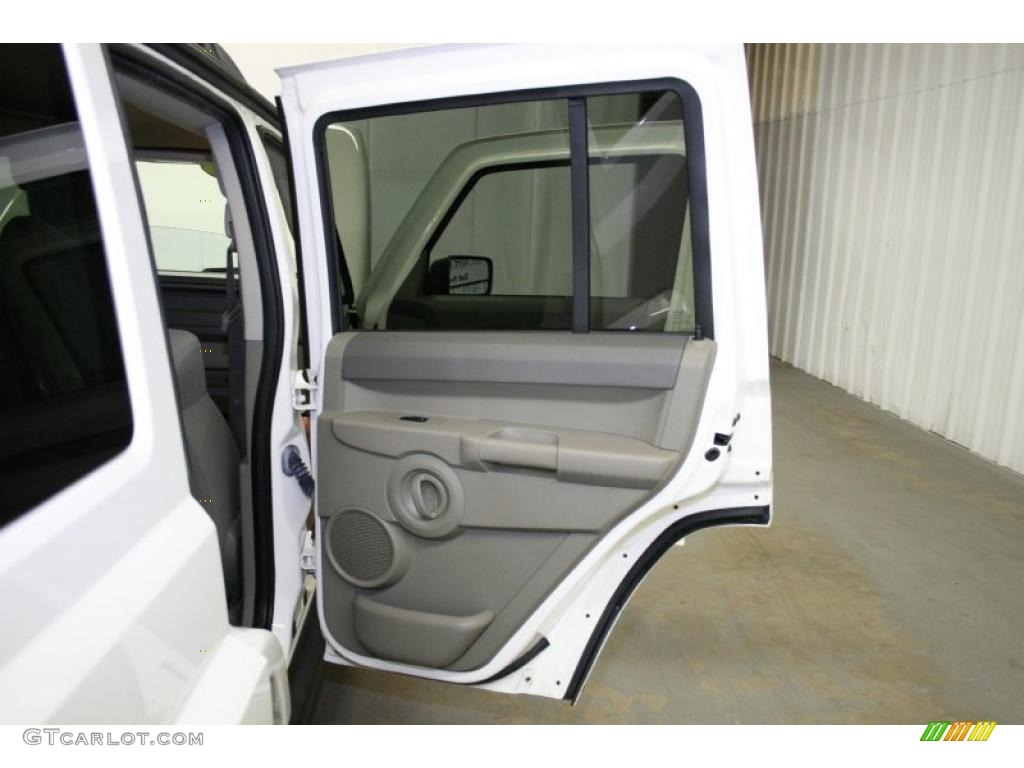 2006 Commander  - Stone White / Khaki photo #26