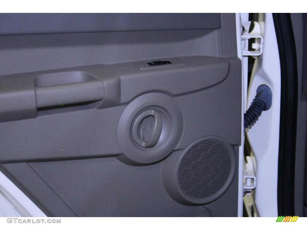 2006 Commander  - Stone White / Khaki photo #29