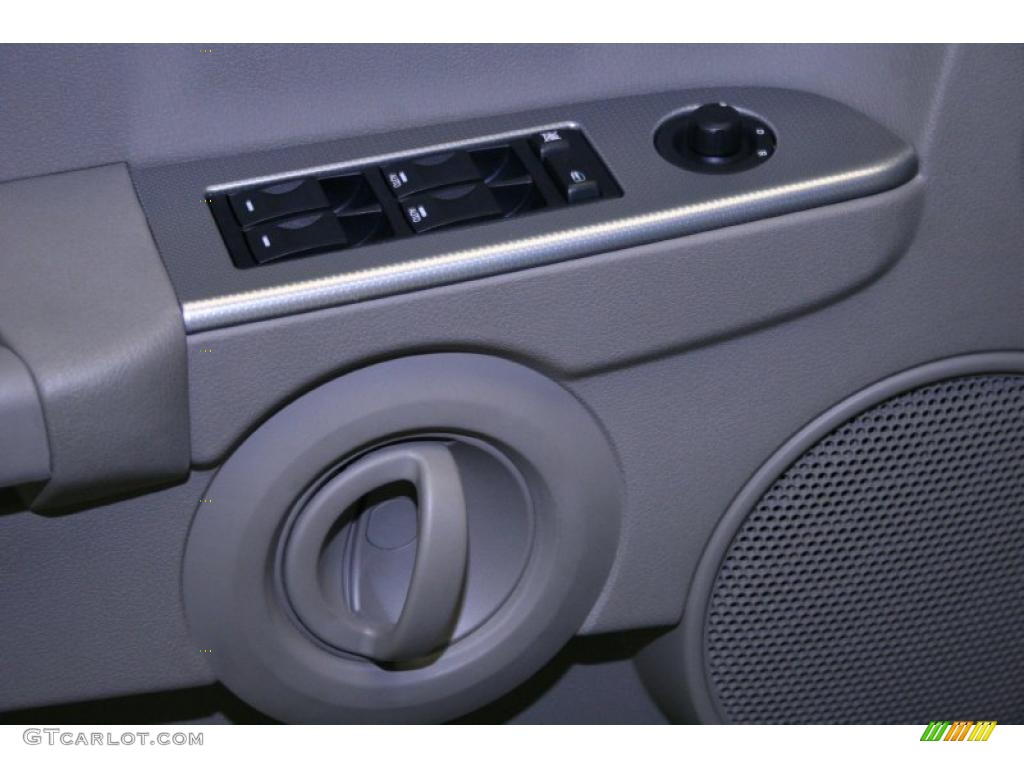 2006 Commander  - Stone White / Khaki photo #31