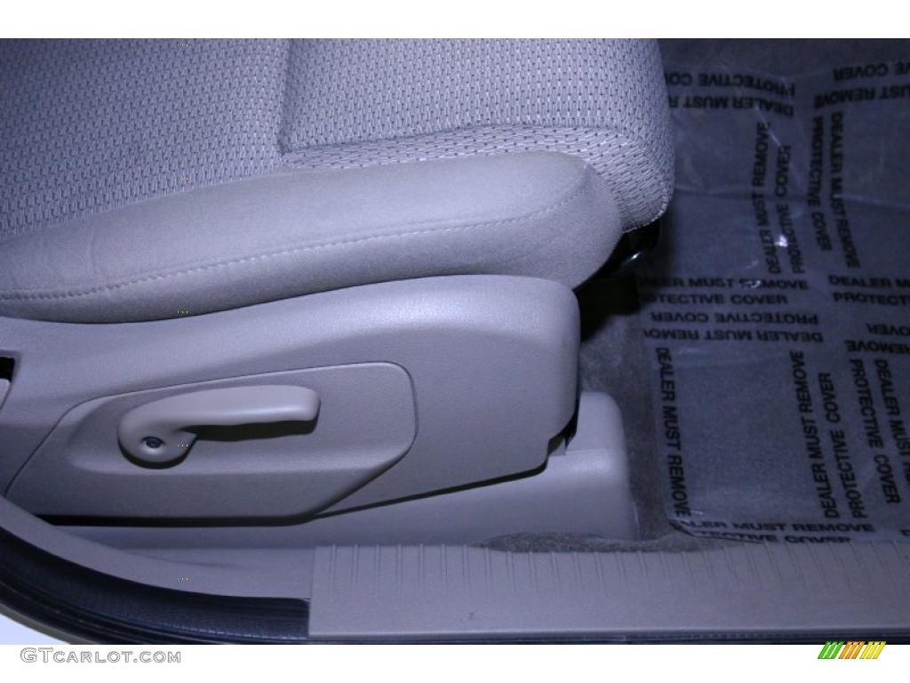 2006 Commander  - Stone White / Khaki photo #37