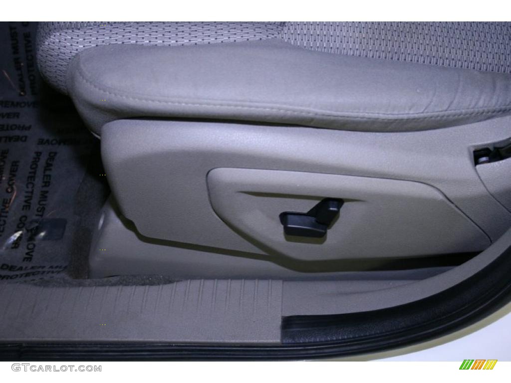 2006 Commander  - Stone White / Khaki photo #38
