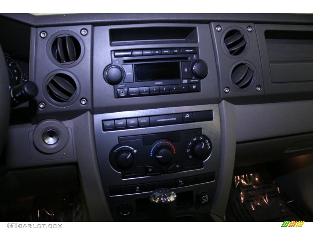 2006 Commander  - Stone White / Khaki photo #44