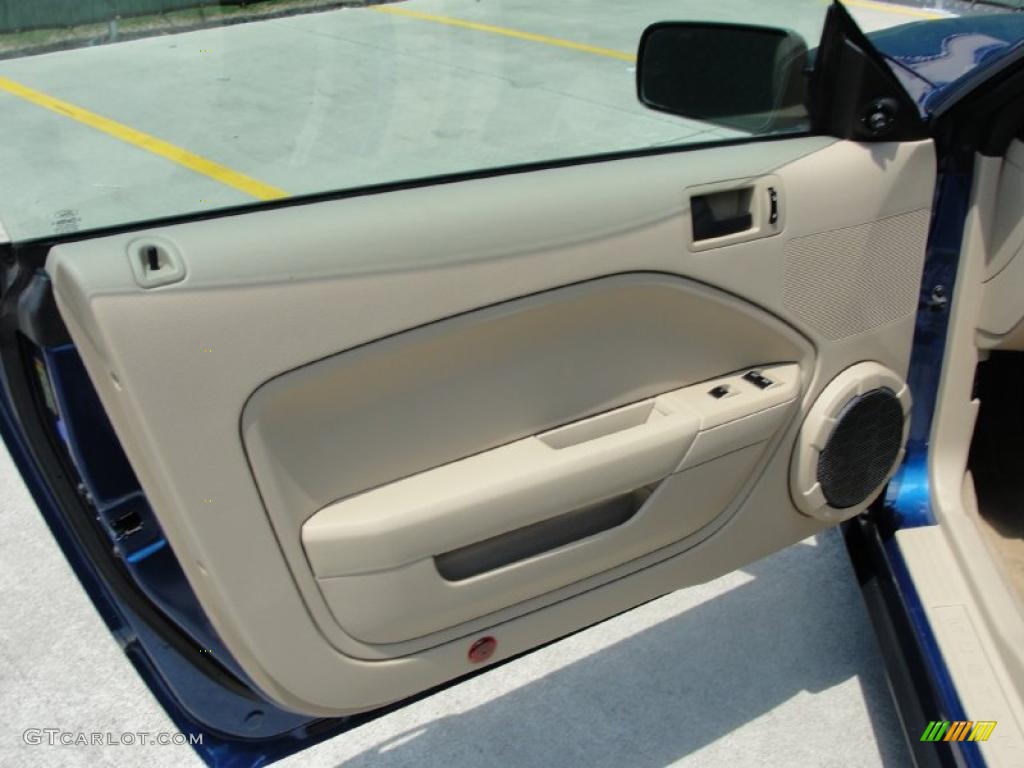 2006 Mustang V6 Premium Convertible - Vista Blue Metallic / Light Parchment photo #29