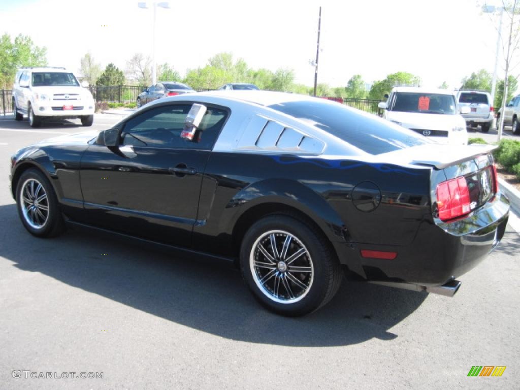 2007 Mustang V6 Deluxe Coupe - Black / Dark Charcoal photo #4