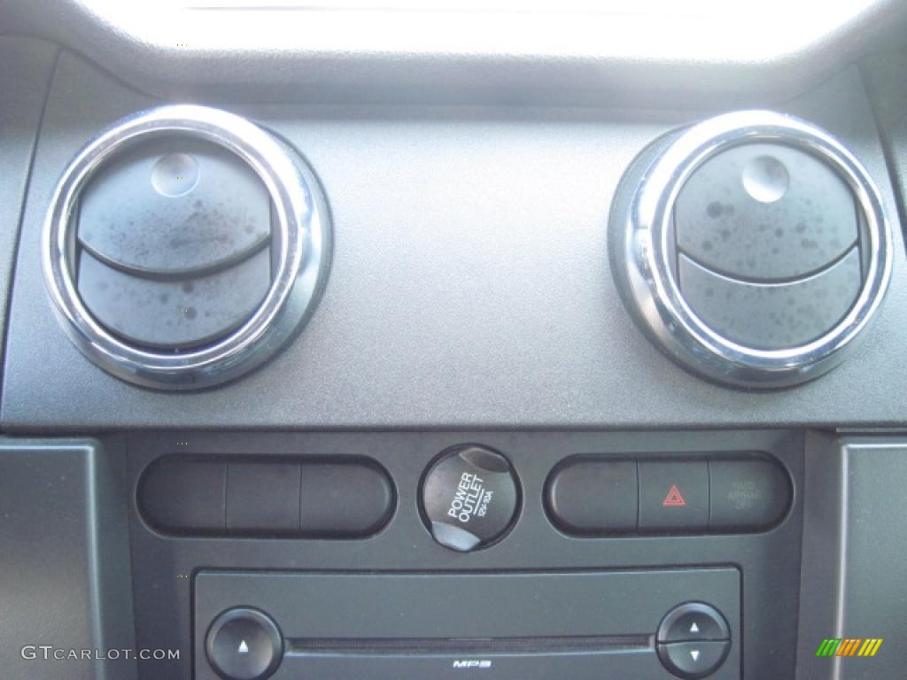 2007 Mustang V6 Deluxe Coupe - Black / Dark Charcoal photo #16