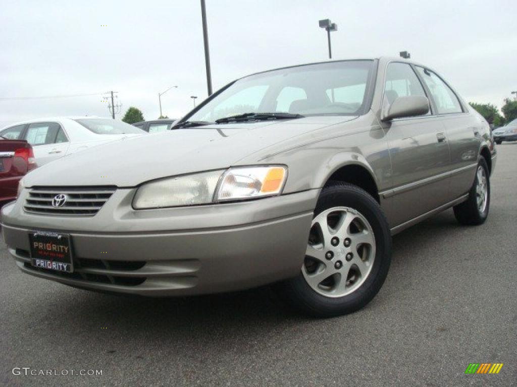 1997 Camry LE V6 - Cashmere Beige Metallic / Beige photo #1