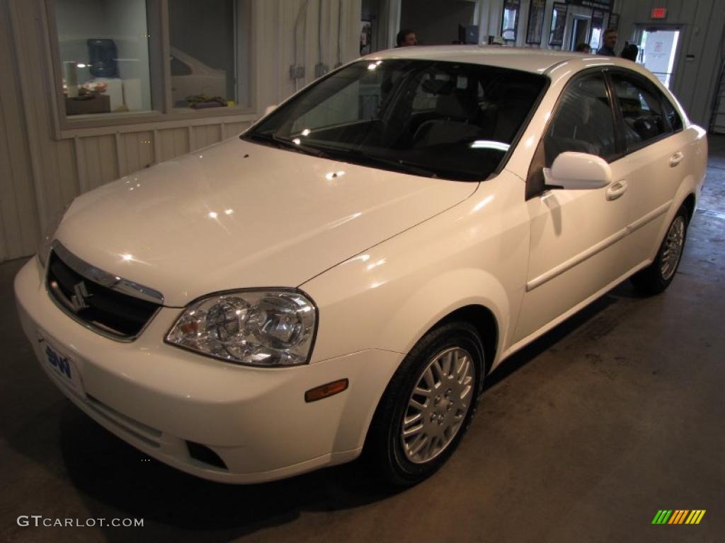 2007 Forenza Sedan - Absolute White / Grey photo #2
