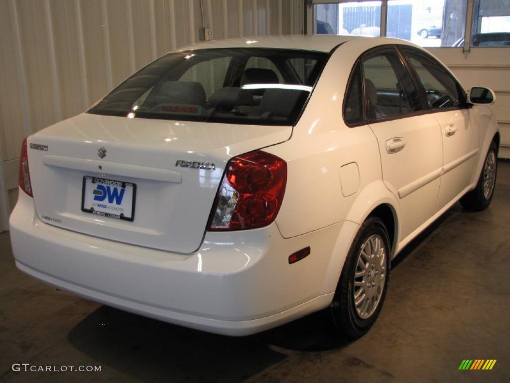 2007 Forenza Sedan - Absolute White / Grey photo #3