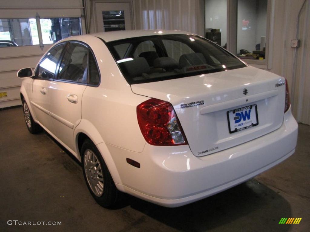 2007 Forenza Sedan - Absolute White / Grey photo #4