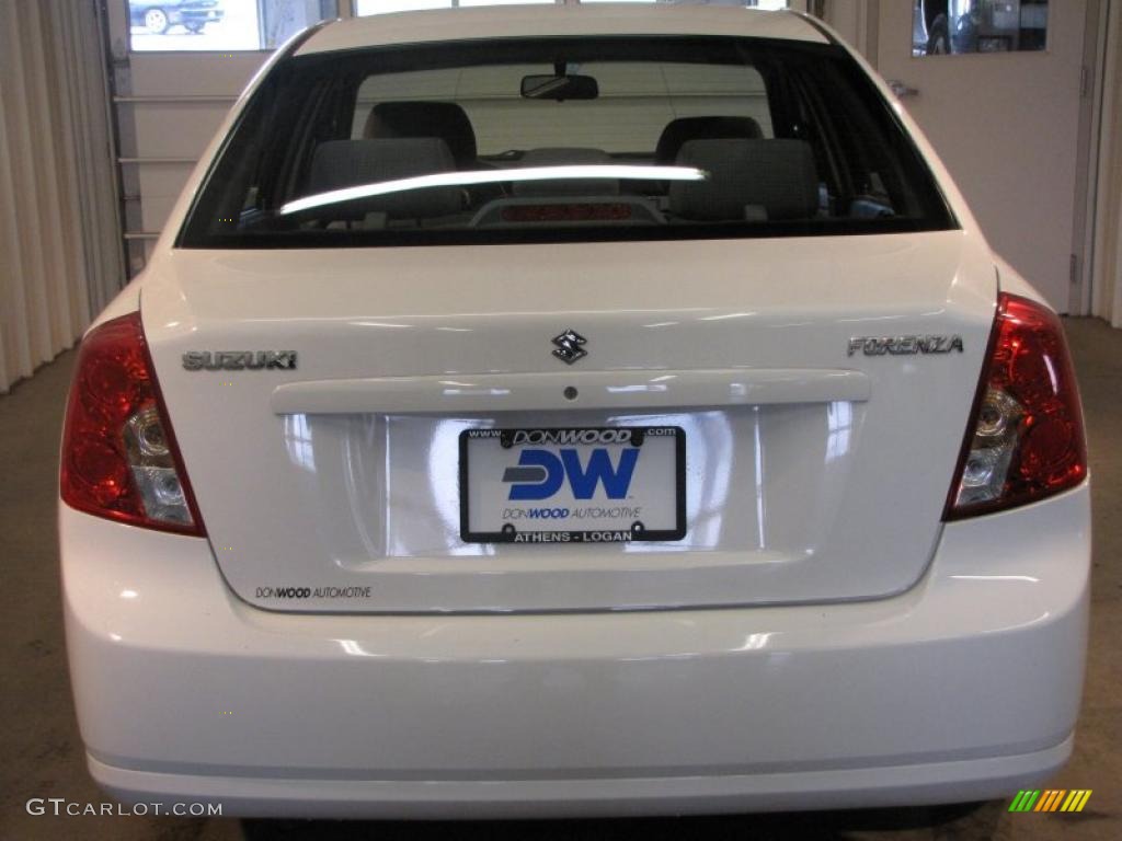 2007 Forenza Sedan - Absolute White / Grey photo #5