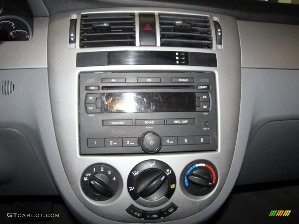 2007 Forenza Sedan - Absolute White / Grey photo #21