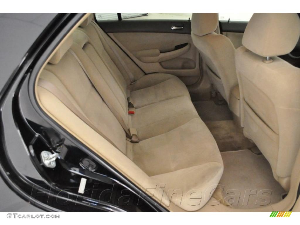 2006 Accord SE Sedan - Nighthawk Black Pearl / Ivory photo #14