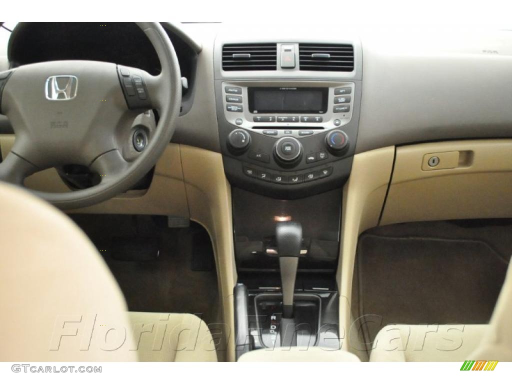 2006 Accord SE Sedan - Nighthawk Black Pearl / Ivory photo #17